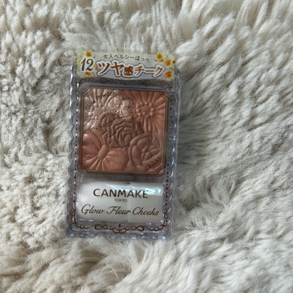 Canmake Glow Fleur Cheeks 12 - Picture 2 of 3